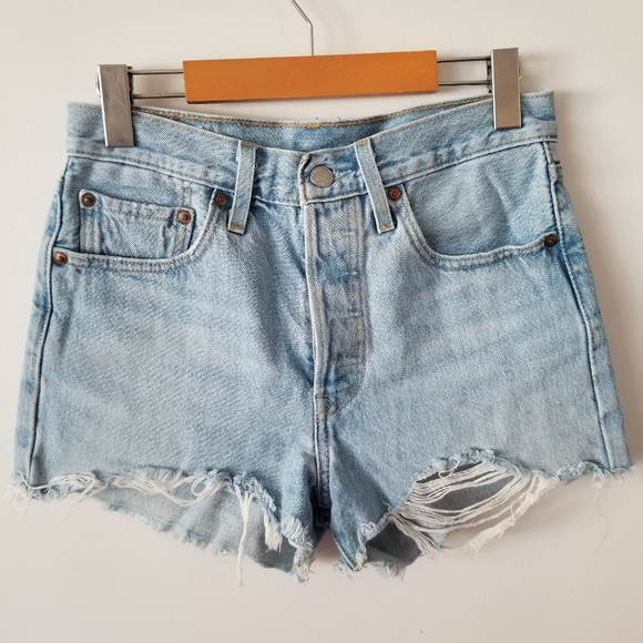 LEVI'S 501 Original Fit High Rise Shorts Size 26 - Luxor Heat Light Wash - Picture 3 of 11